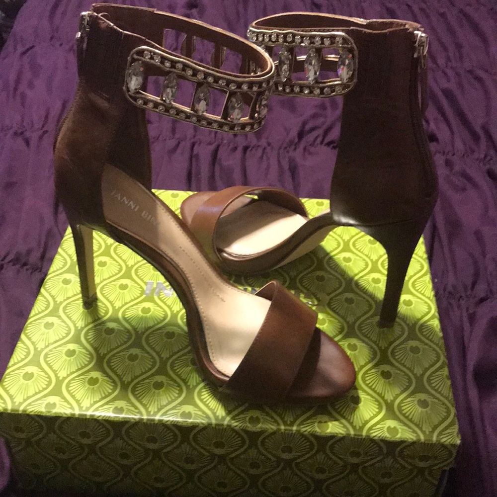 Gianni Bini brown heels
